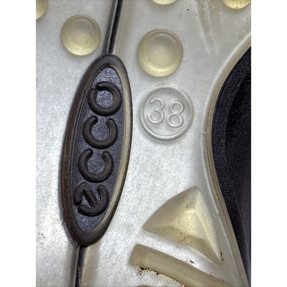 Ecco Woman’s Golf Shoes Size 7.5 (38) White W/ Gold Sides Rubber Spikes Leather - Picture 12 of 12